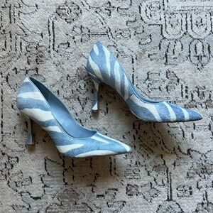 Vince Camuto Cadie Genuine Calf Hair Blue & White Zebra Print Pumps Heels Size 9